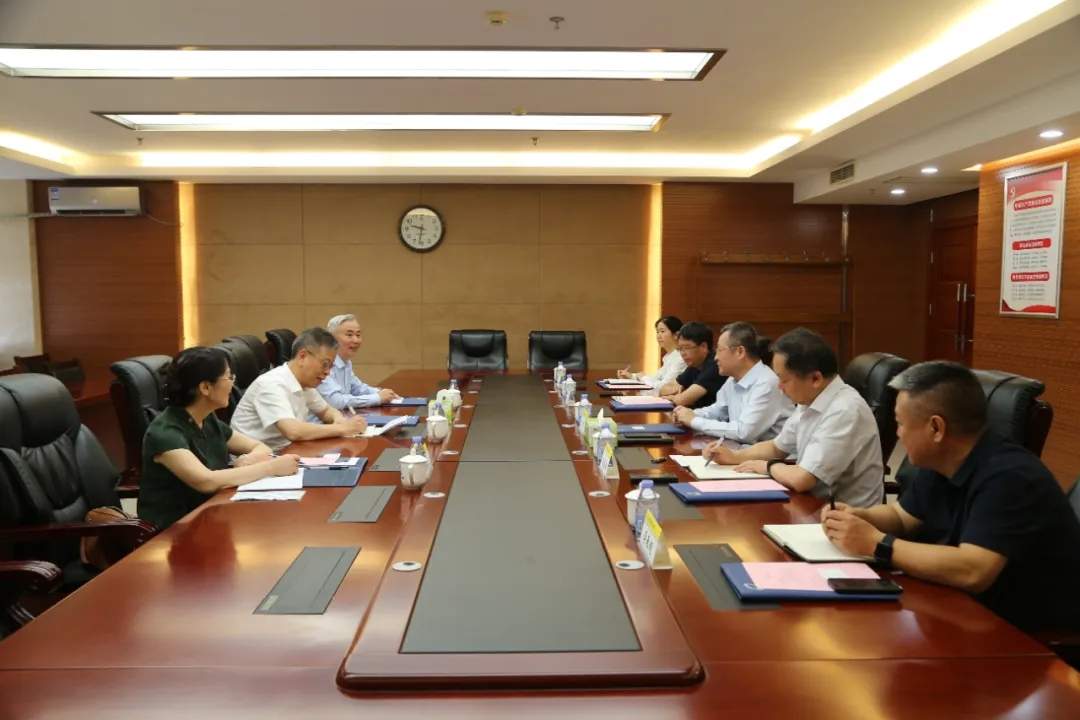 两个看似无关的行业巨头密会，竟然隐藏着影