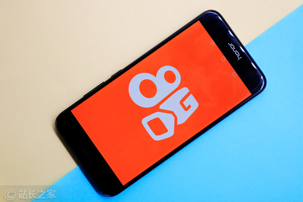 营收355亿利润激增70%，快手AI业务竟成最大黑马 - 新媒体情报驿站