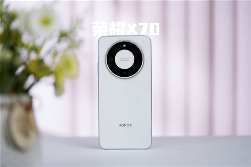 送父母性价比高的手机：售价1189元的它堪称首选(图1)