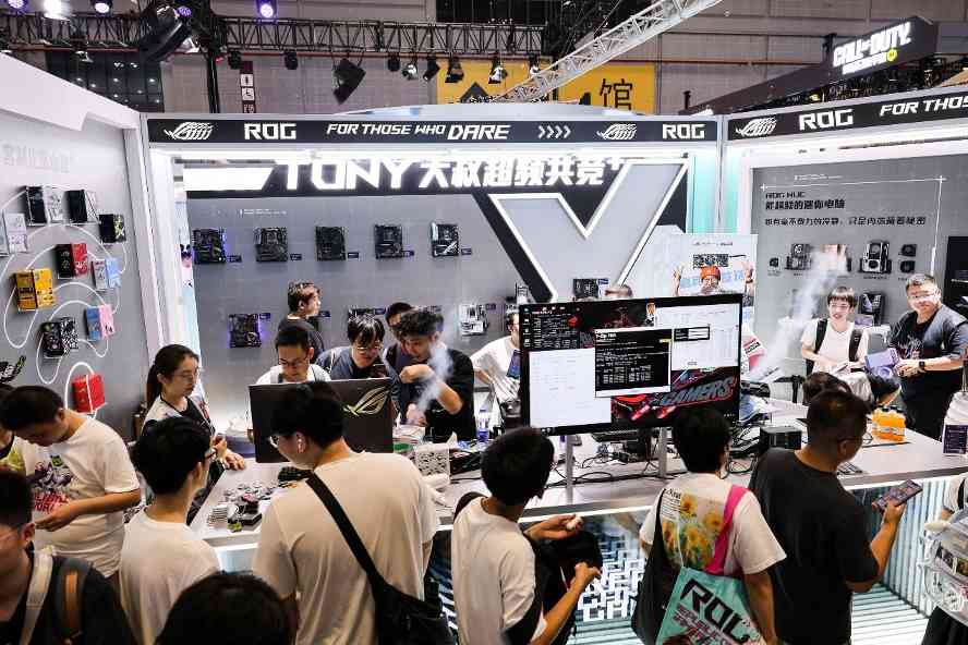 华硕主板撼动BW2025 ROG玩+乐园引玩家狂欢(图16)