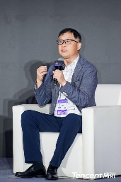 WAIC 2025腾讯“智能涌现”论坛圆桌讨论：好用的AI如何助力产业与生活(图6)