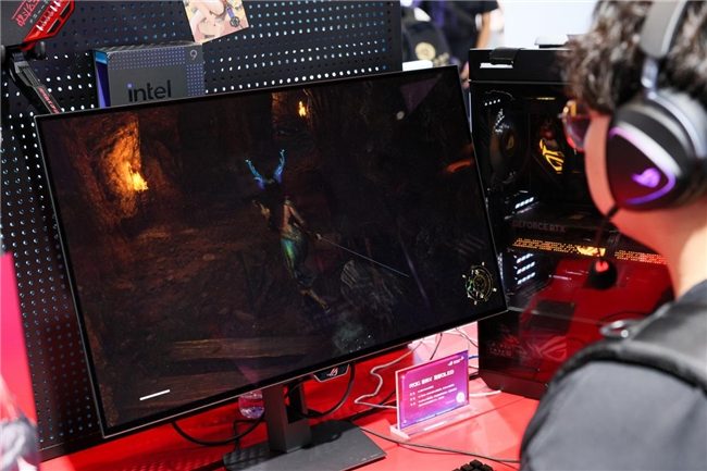 一台显示器畅玩3A、FPS游戏！ROG绝神X双模OLED电竞显示器让你一步到位！(图4)