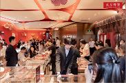 英皇珠宝又有大动作！全港最大百达翡丽专卖店震撼开业，杨受成现身揭幕现场(图6)