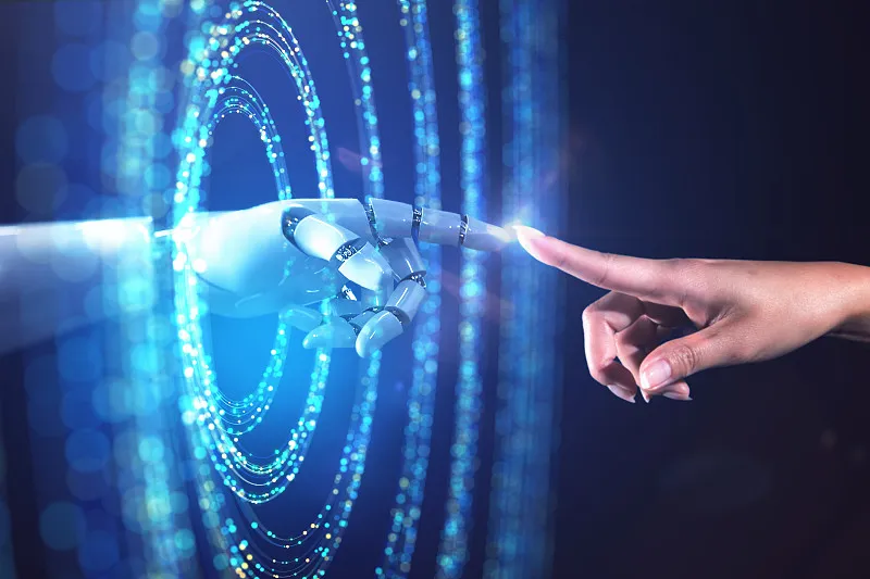 机器人不再“冷冰冰”：通信技术如何赋予AI“身体”与“情感” - 新媒体情报驿站