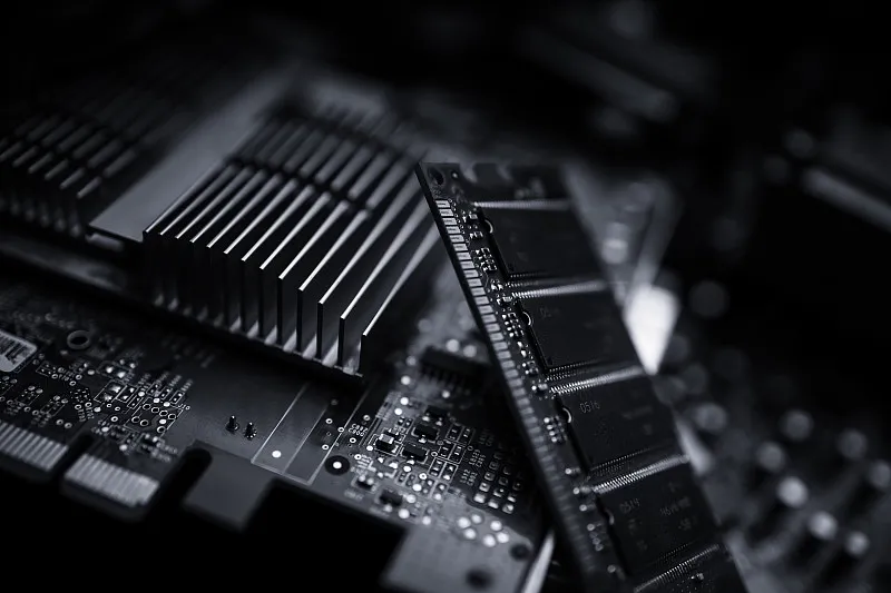 数据存储迎来“闪存革命”：成本大降70%，未来数据中心再无硬 - 新媒体情报驿站