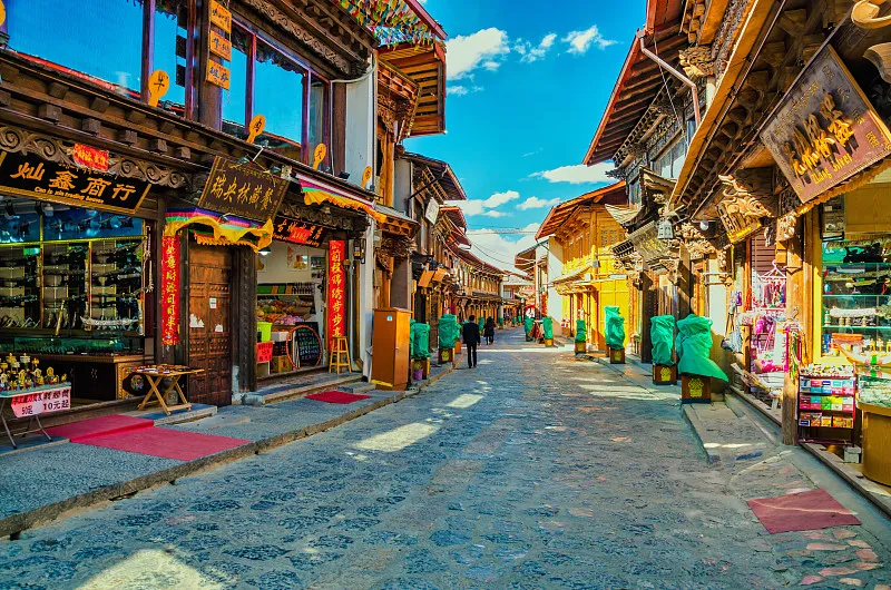 高原“阿加”：一位藏族女性与一间客栈的二十年守望 - 新媒体情报驿站