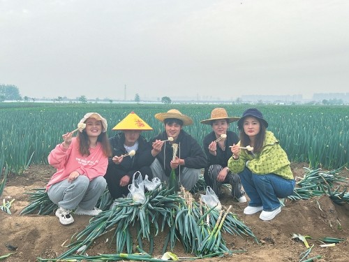 行走的价值证明:两位年轻农民的电商长征(图2) 行走的价值证明:两位年轻农民的电商长征(图2)