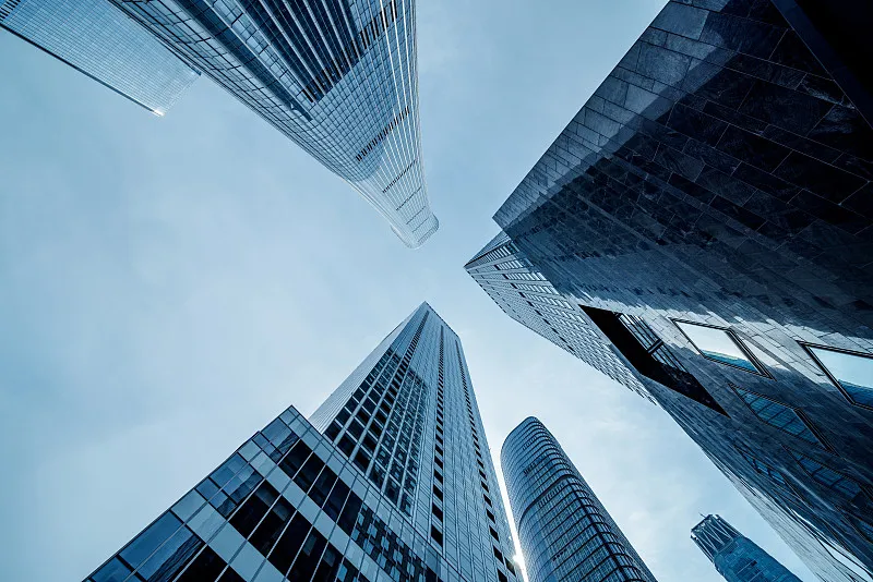 从摆地摊到跨境电商帝国：一个95后女孩的