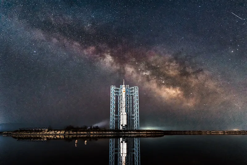 万亿“星战”鸣枪：国家队与商业派逐鹿“新