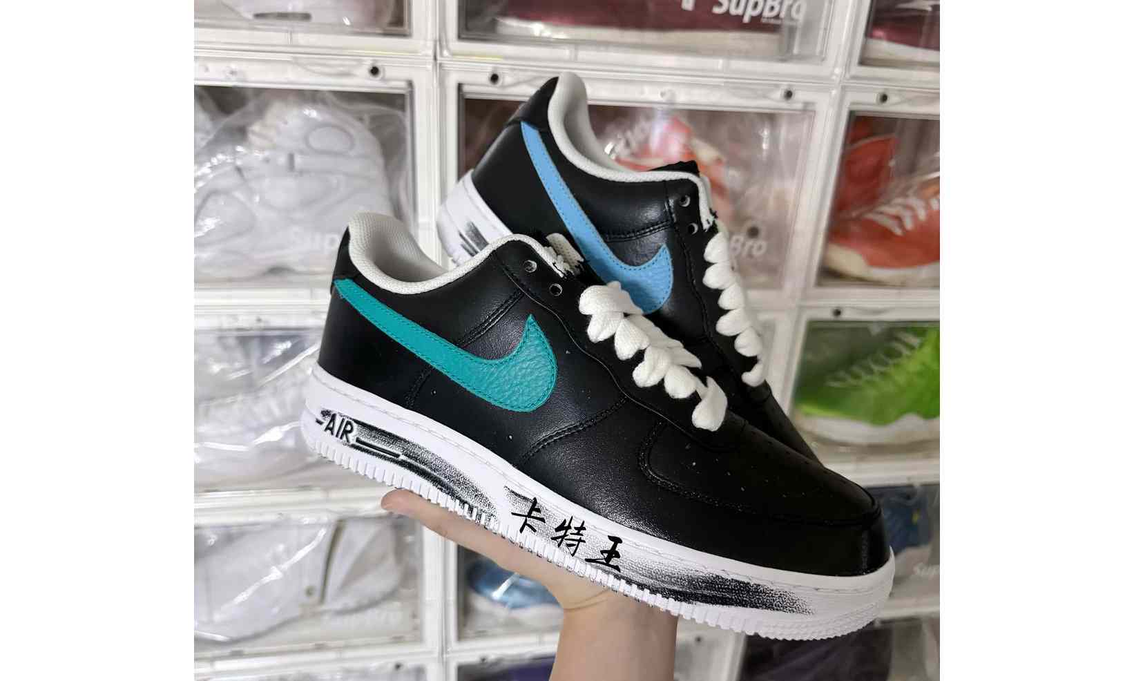 权志龙联名鞋4年后回归，刮开表层竟藏惊人秘密 - 新媒体情报驿站