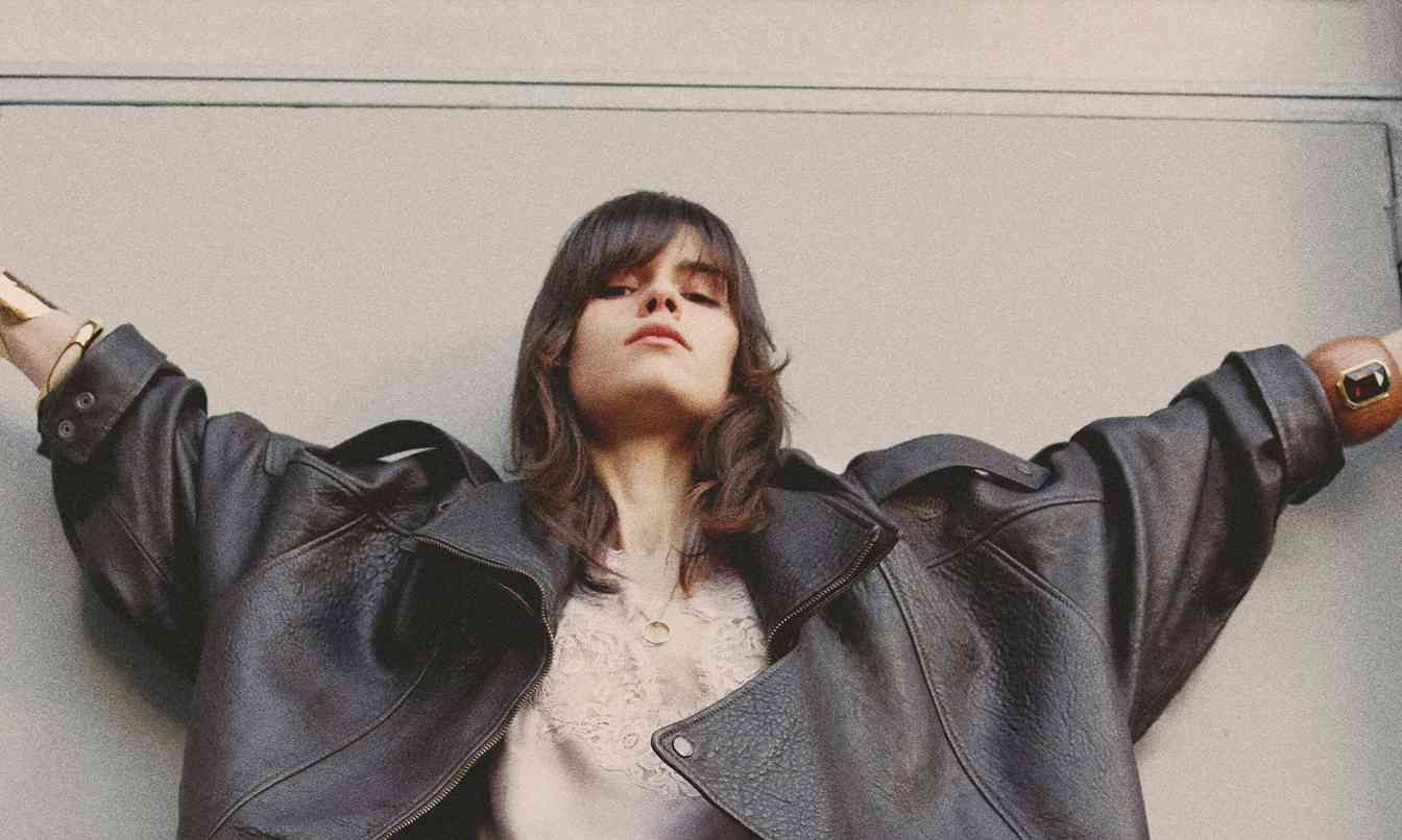 时尚与实用的完美结合，Saint Laurent早秋系列竟然这样玩转蕾丝 - 新媒体情报驿站