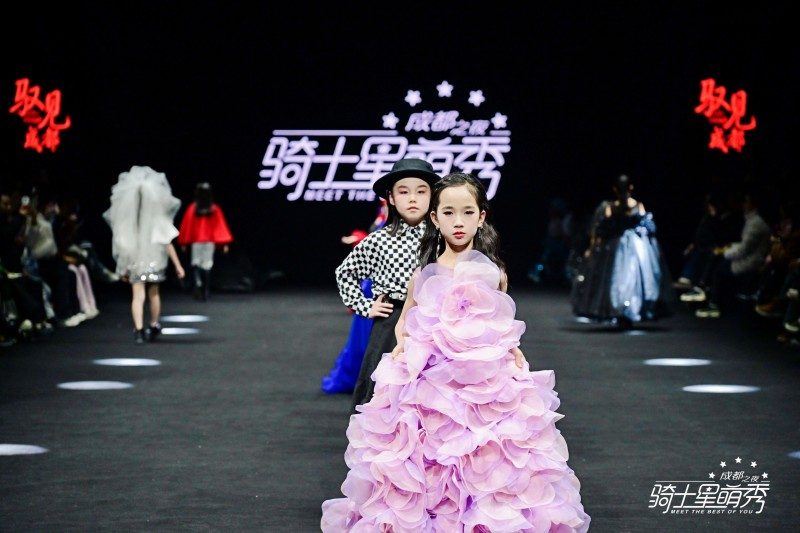 8年超万名孩子登台，这个马术秀竟然让普通孩子变身自信骑士(图8)