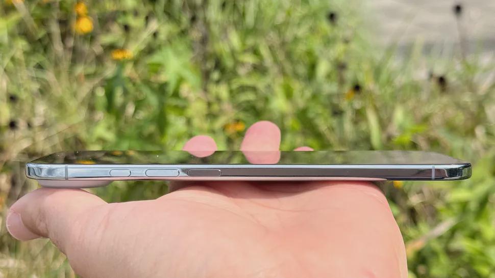 iPhone Air评测：苹果打造“态度单品”，却非多(图2)